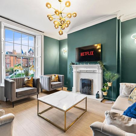 Deluxe 5 Bed In Central Whitby - Parking - Hot Tub Экстерьер фото