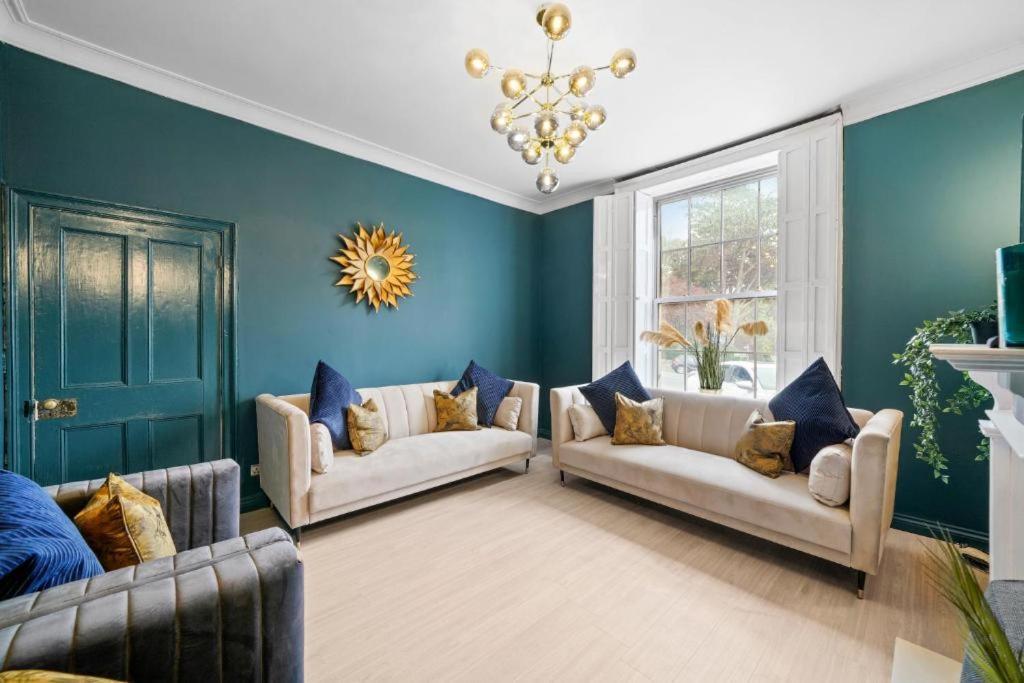 Deluxe 5 Bed In Central Whitby - Parking - Hot Tub Экстерьер фото