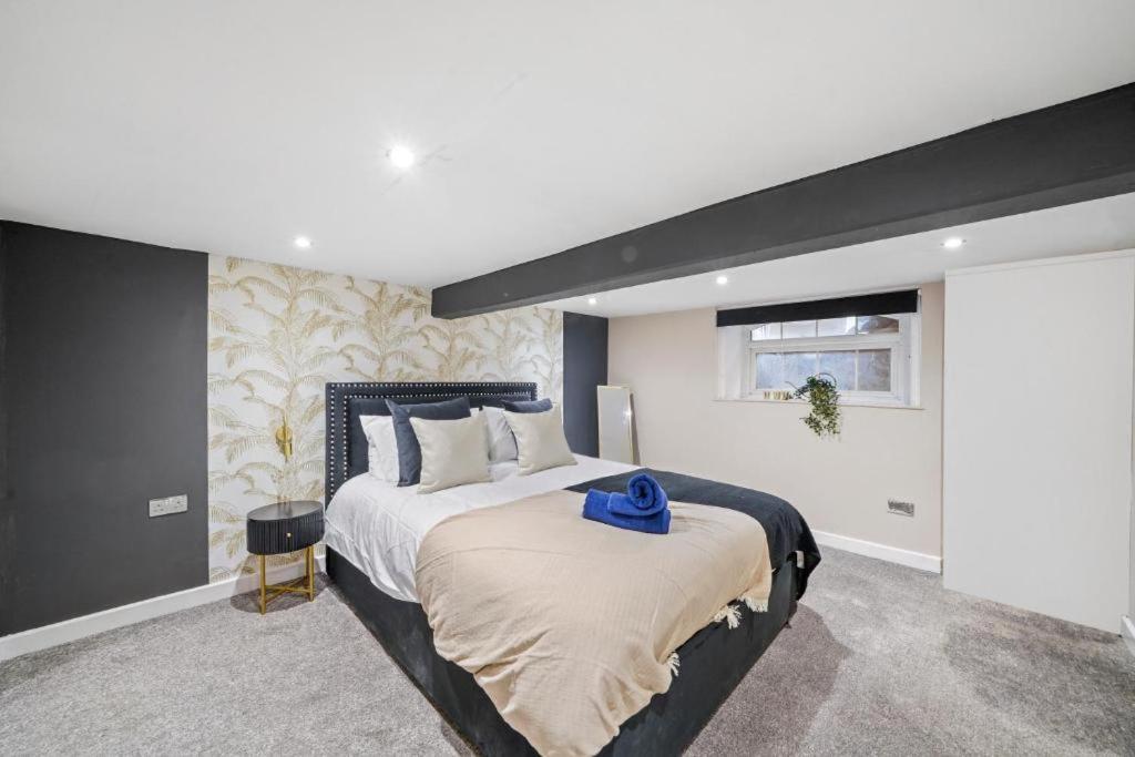 Deluxe 5 Bed In Central Whitby - Parking - Hot Tub Экстерьер фото