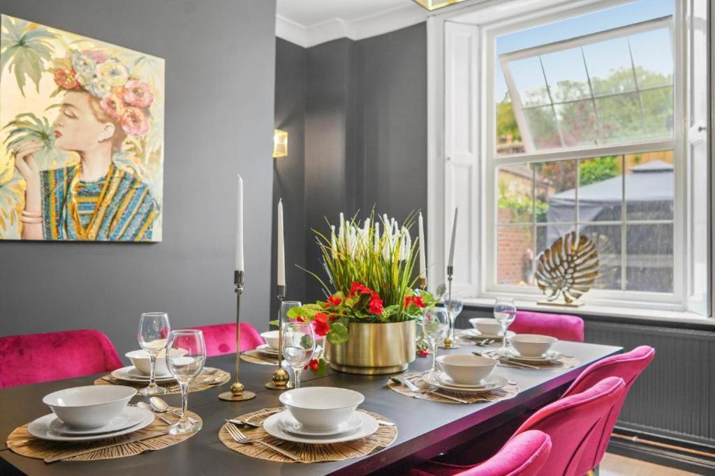 Deluxe 5 Bed In Central Whitby - Parking - Hot Tub Экстерьер фото