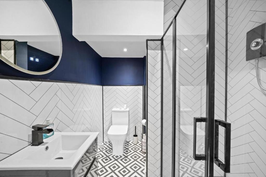 Deluxe 5 Bed In Central Whitby - Parking - Hot Tub Экстерьер фото