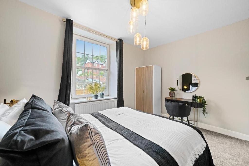 Deluxe 5 Bed In Central Whitby - Parking - Hot Tub Экстерьер фото