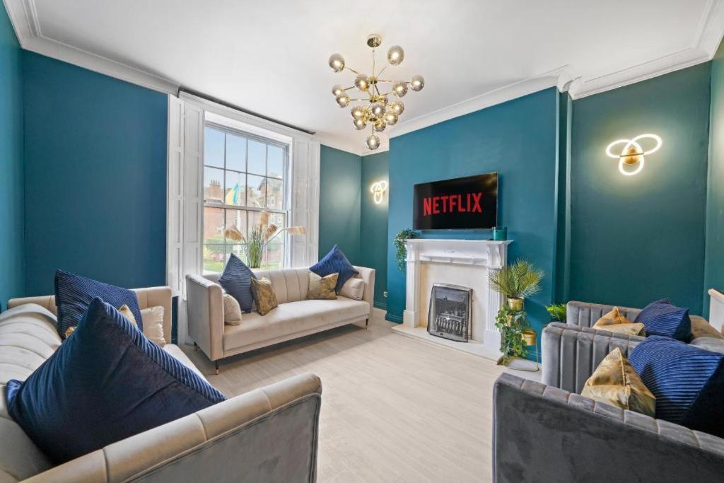 Deluxe 5 Bed In Central Whitby - Parking - Hot Tub Экстерьер фото