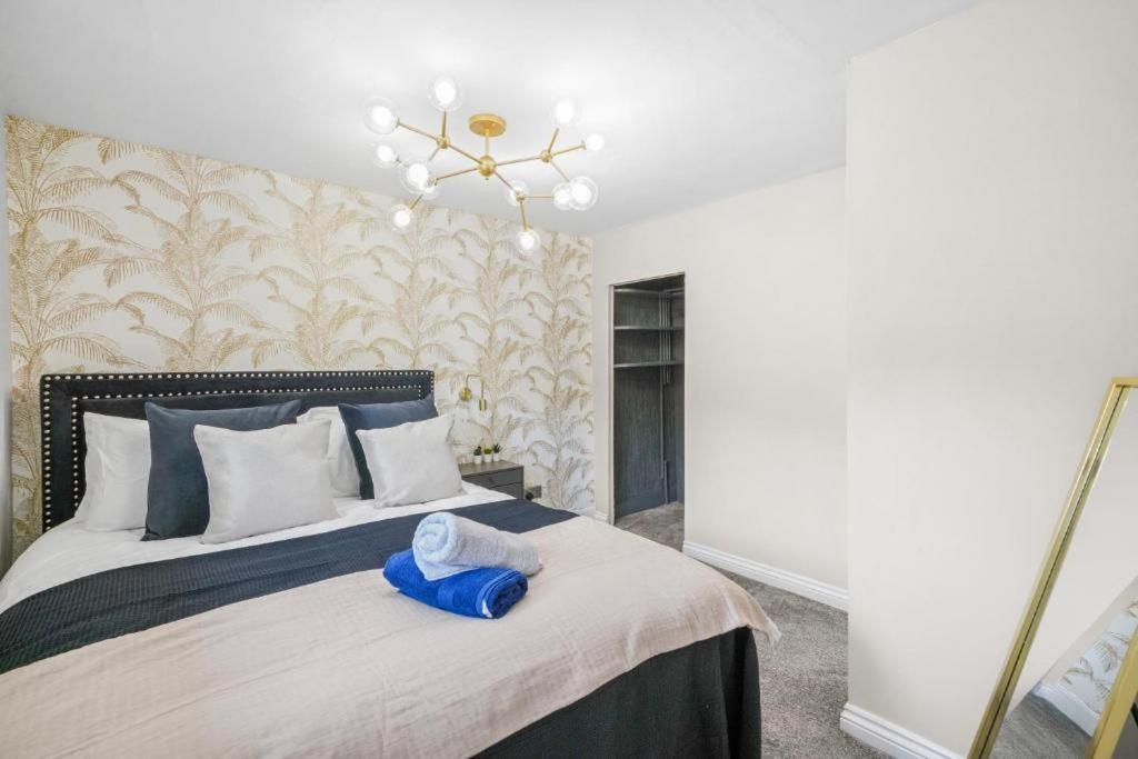 Deluxe 5 Bed In Central Whitby - Parking - Hot Tub Экстерьер фото
