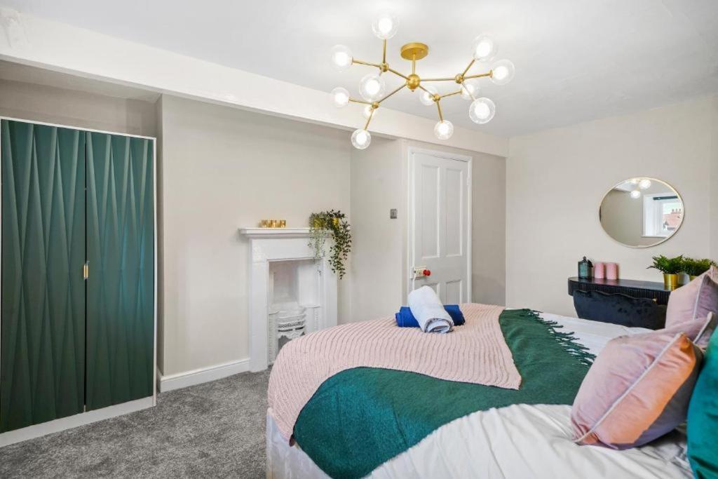 Deluxe 5 Bed In Central Whitby - Parking - Hot Tub Экстерьер фото