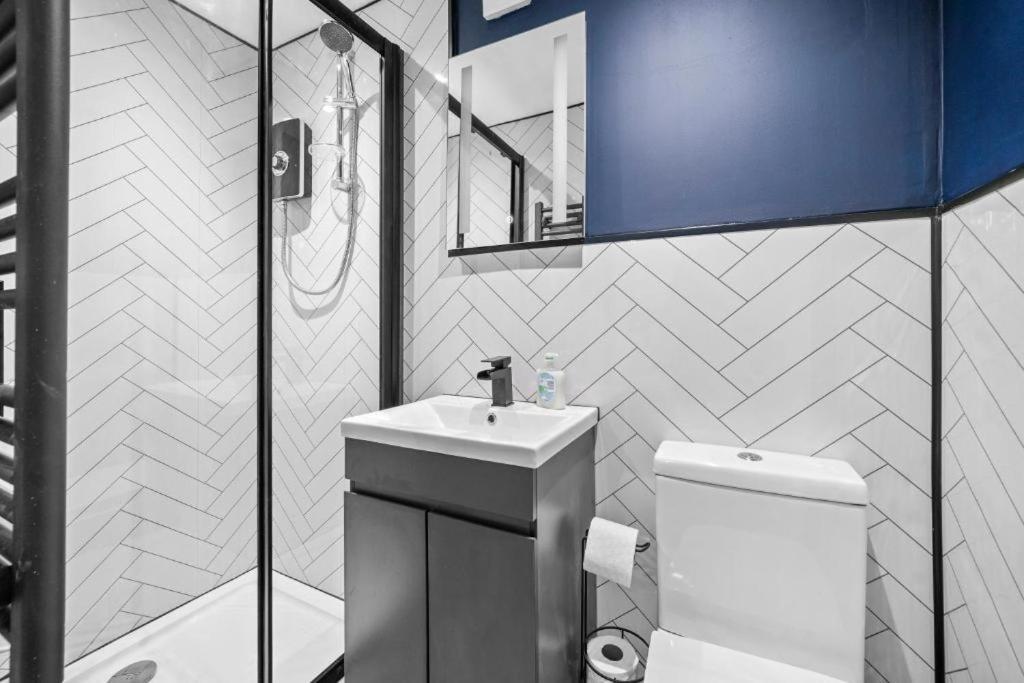 Deluxe 5 Bed In Central Whitby - Parking - Hot Tub Экстерьер фото