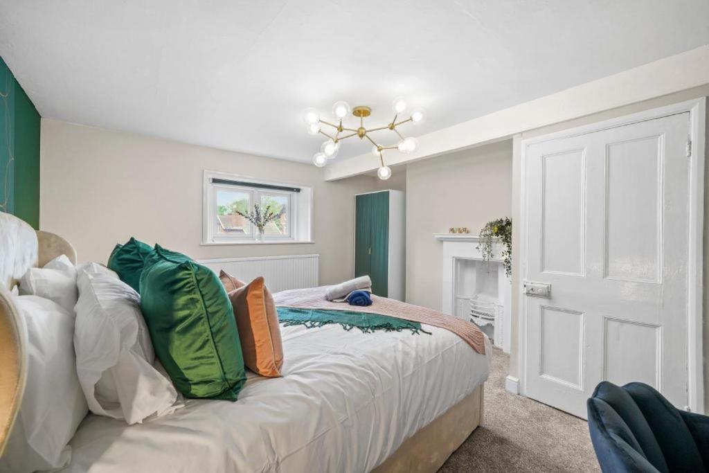 Deluxe 5 Bed In Central Whitby - Parking - Hot Tub Экстерьер фото