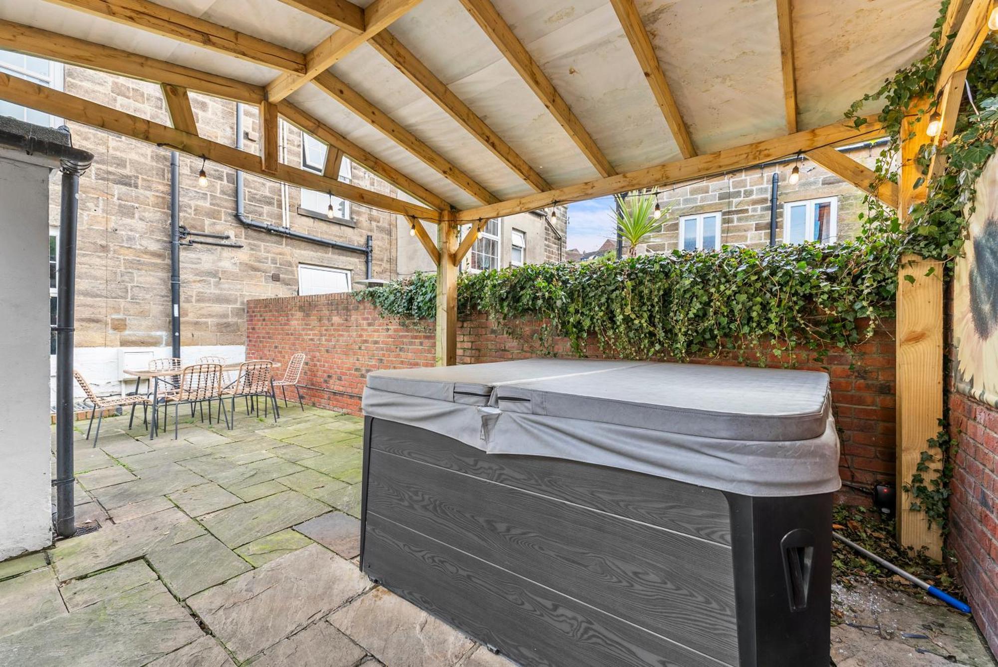 Deluxe 5 Bed In Central Whitby - Parking - Hot Tub Экстерьер фото