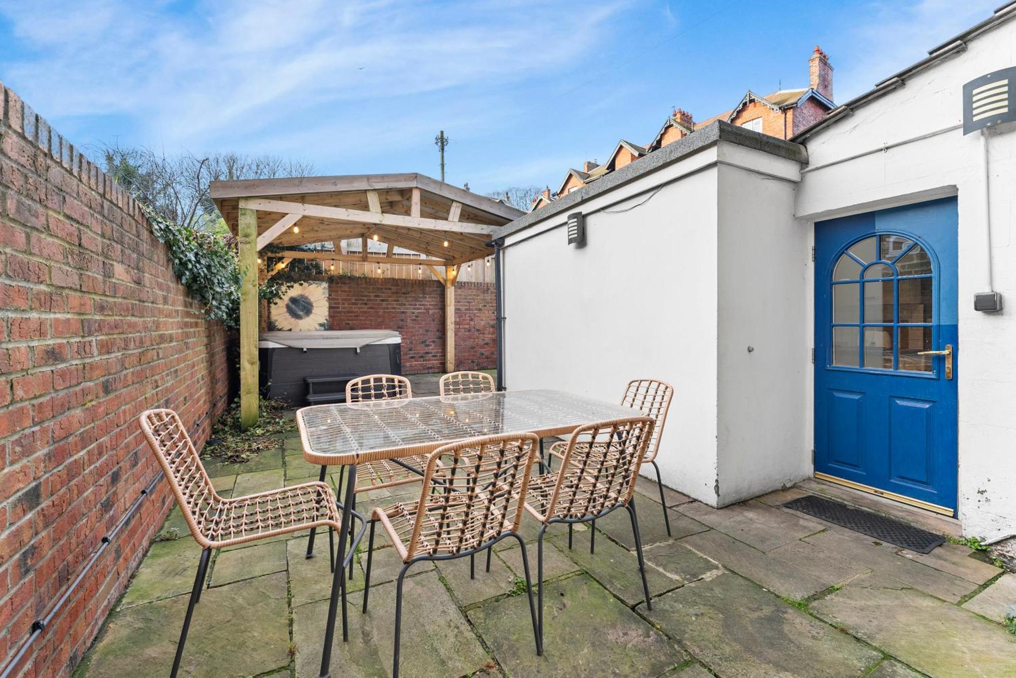 Deluxe 5 Bed In Central Whitby - Parking - Hot Tub Экстерьер фото